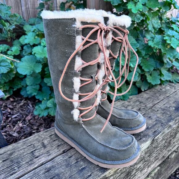 UGG Olive Green Winter Boots with Cream Lining - Picture 1 of 12